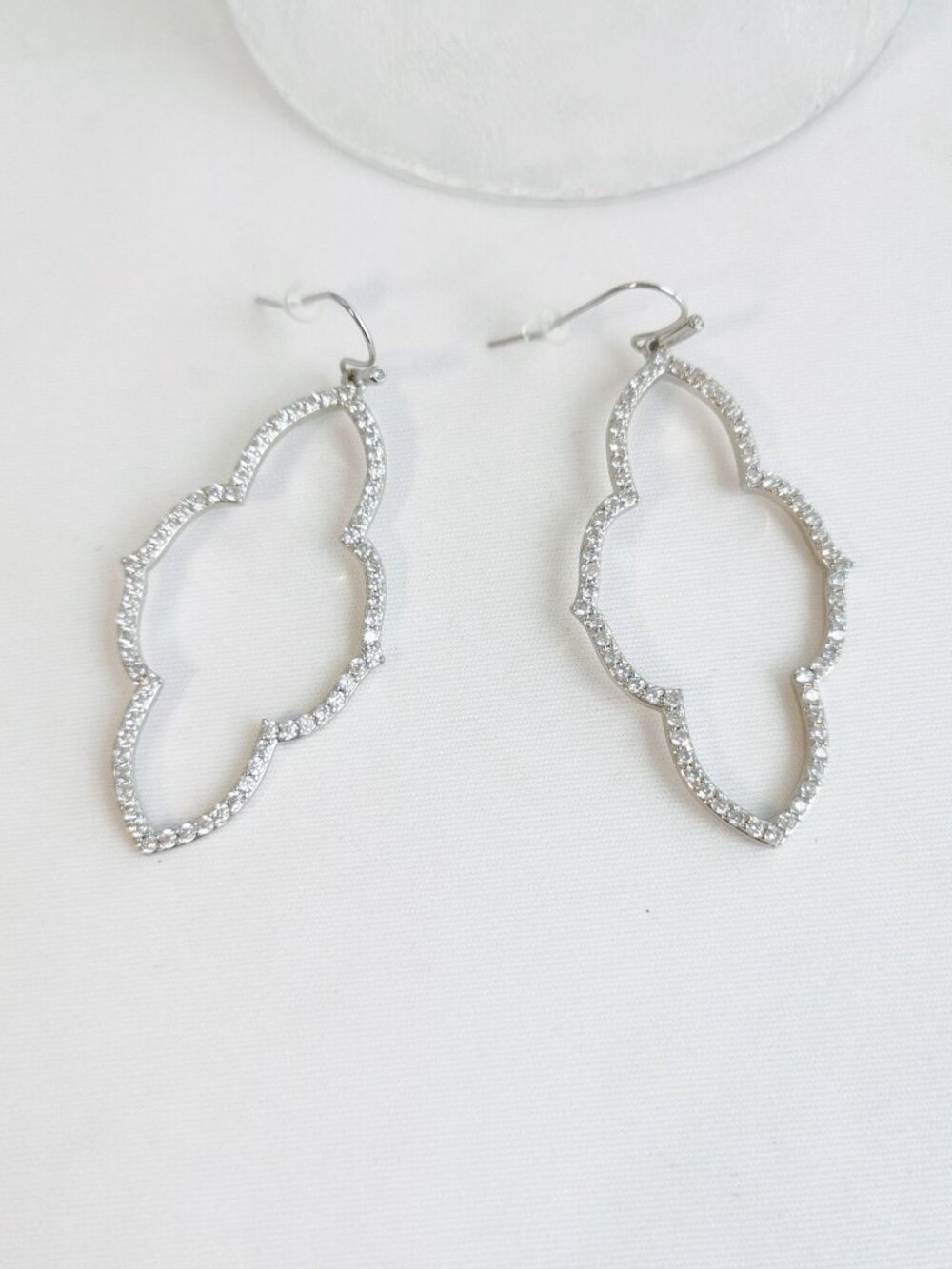 Kendra Scott Abbie Silver Open Frame Earrings - Picture 3 of 3